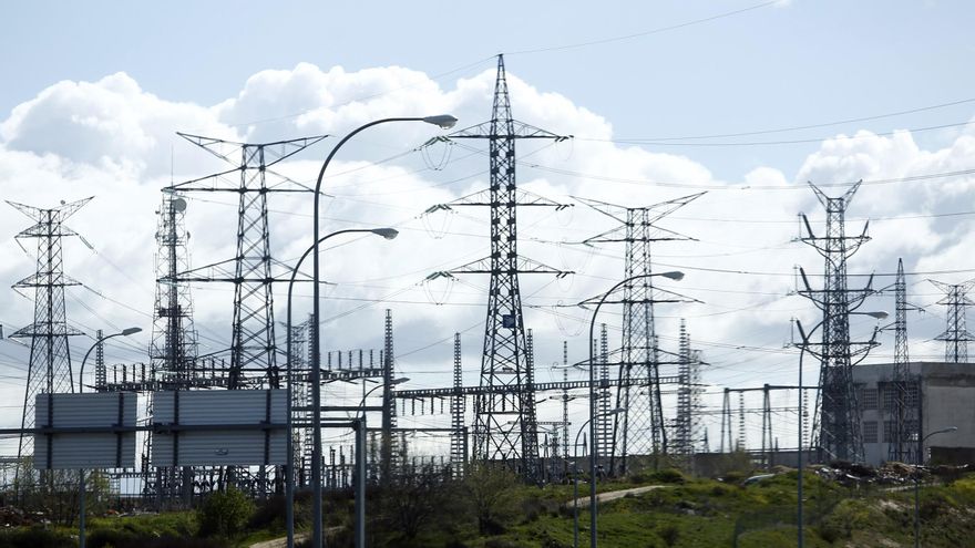 El precio de la electricidad superará este lunes los 200 euros tras diez días por debajo