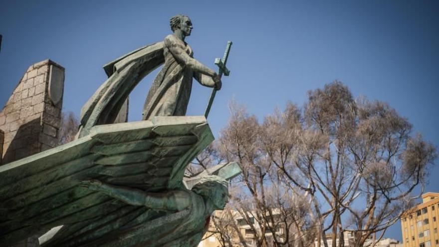 El monumento a La Victoria está ubicado junto al cuartel de Almeyda.