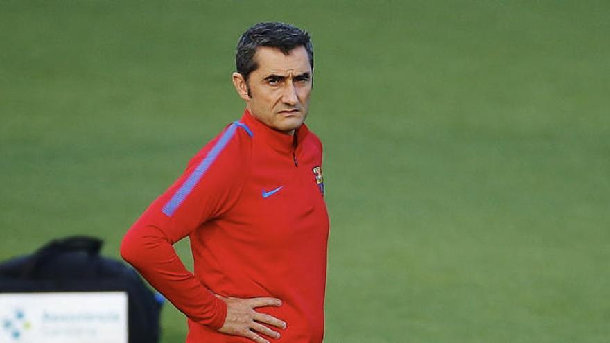 Ernesto Valverde, durante un entrenamiento del Barcelona