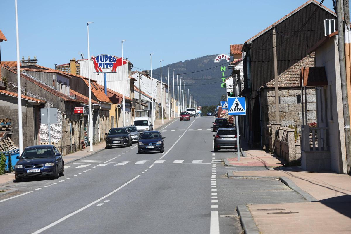 La PO-549 a su paso por la zona de Corón, en Vilanova de Arousa.