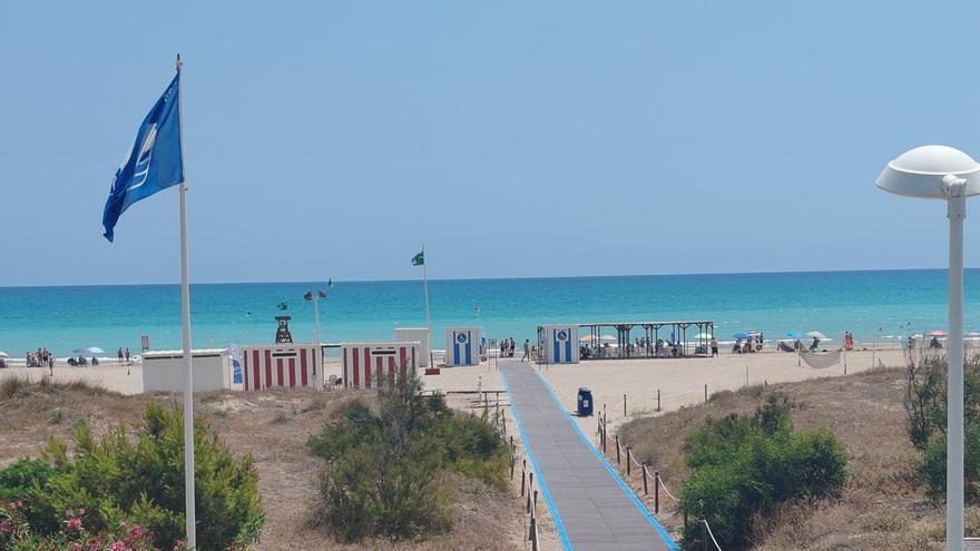 La playa de Canet logra su Bandera Azul por 35 año consecutivo