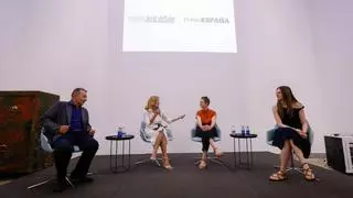 Los jóvenes comisarios se ponen en el centro de la cadena artística