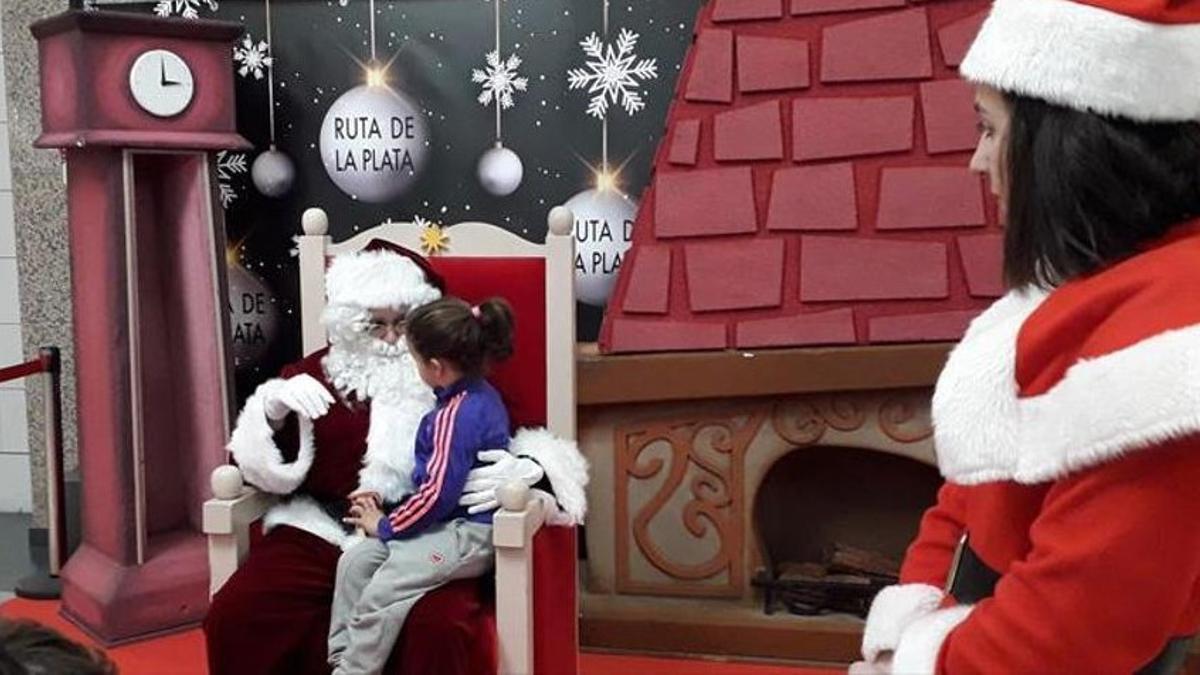 Papa Noel en el Centro Comercial Ruta de la Plata hace unos años.