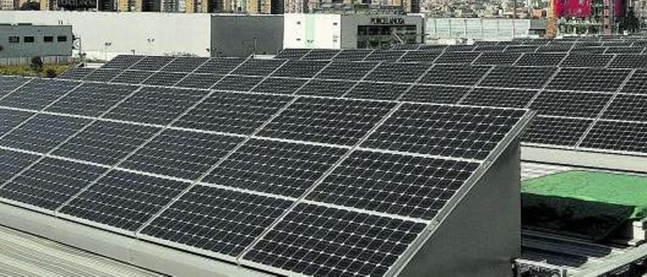 Parque fotovoltaico en la Fira 2 de Gran Via de L’Hospitalet.