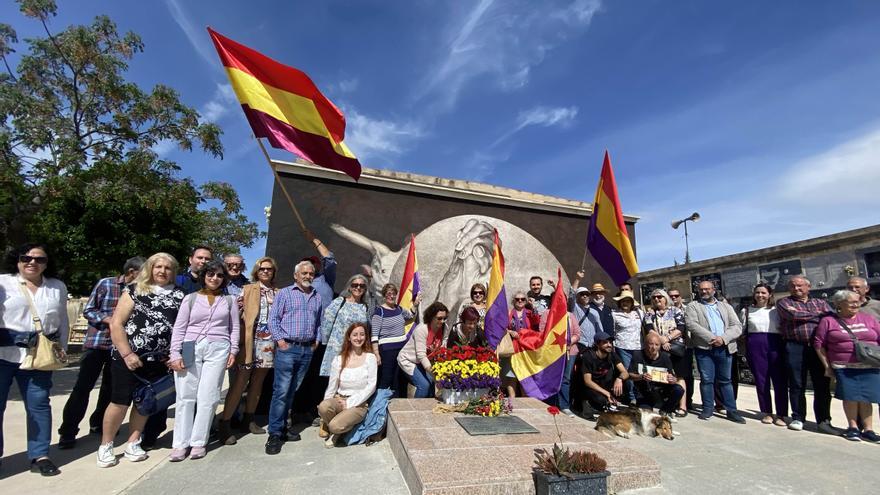 Pensionistas de CC OO reivindican en Elche una consulta popular para instaurar la República