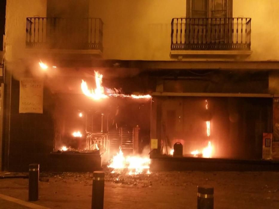 Investigan el incendio de un bar en el centro de Vélez