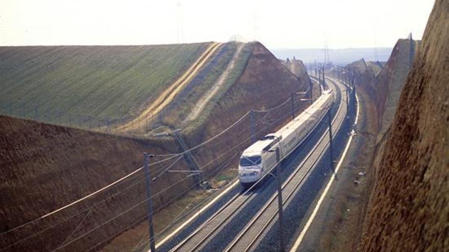 El AVE Madrid-Sevilla, 25 años de un viaje que cambió el transporte en España