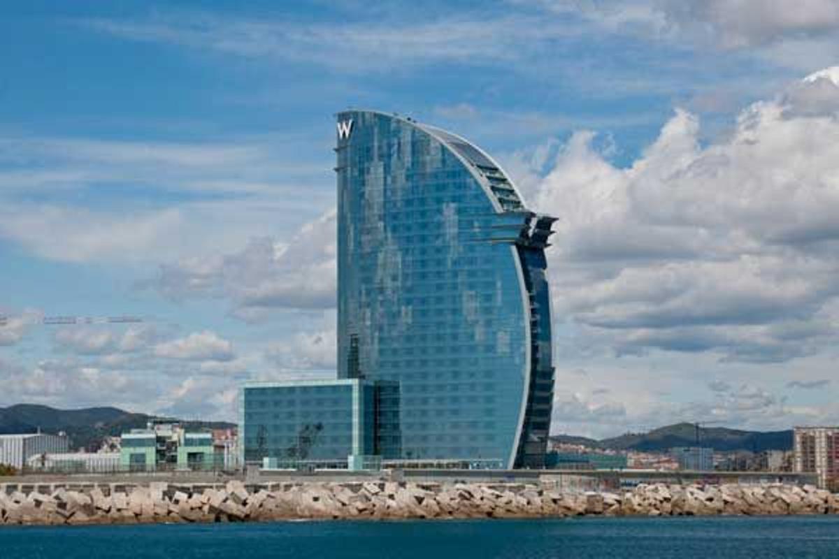 Barcelona vista desde el Mediterráneo.