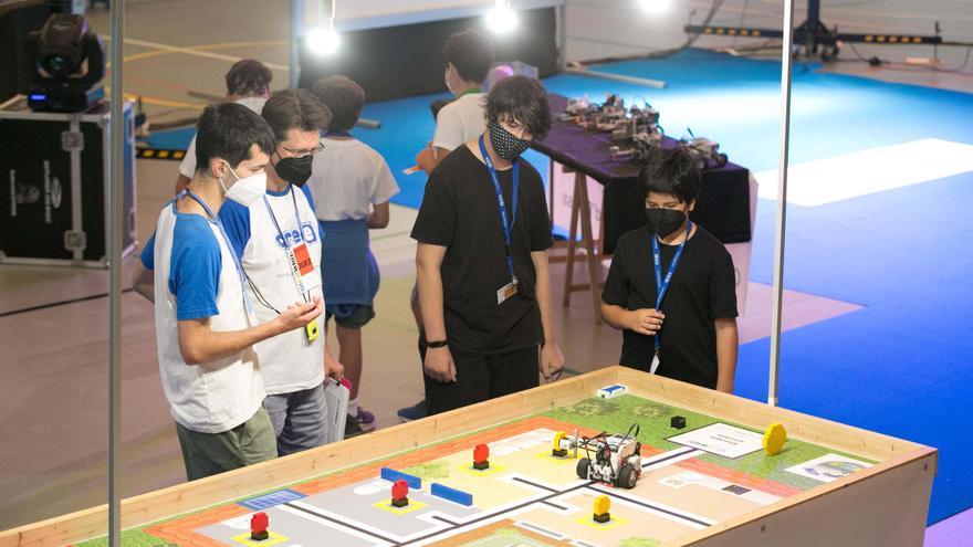 La robótica crea afición entre los jóvenes de Ibiza
