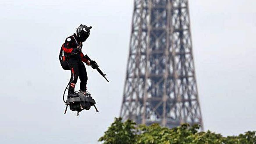 Almenys 152 «armilles grogues» detinguts durant el Dia Nacional de França