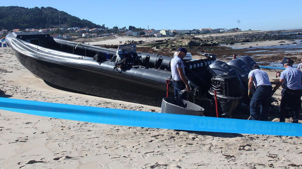 Una narcolancha encalla en una playa de Caminha y detienen a un tripulante
