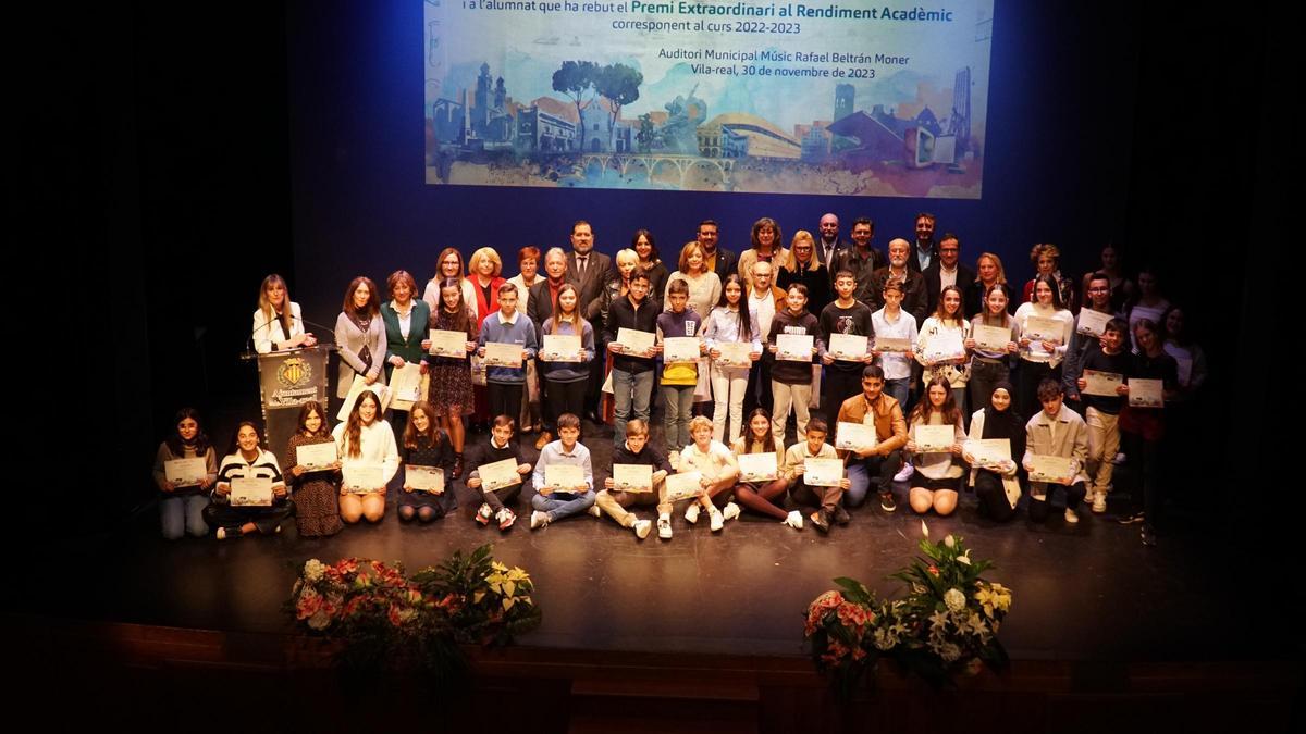 Las imágenes de los reconocimientos académicos del 2023 en Vila-real