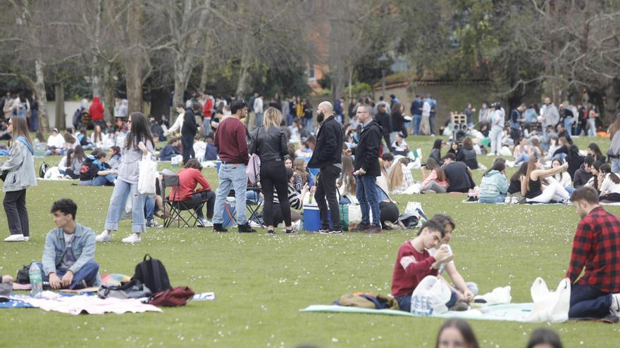 Ferrera, el lugar para los &quot;despistaos&quot;: así se ha vivido la Comida en la Calle en el emblemático parque