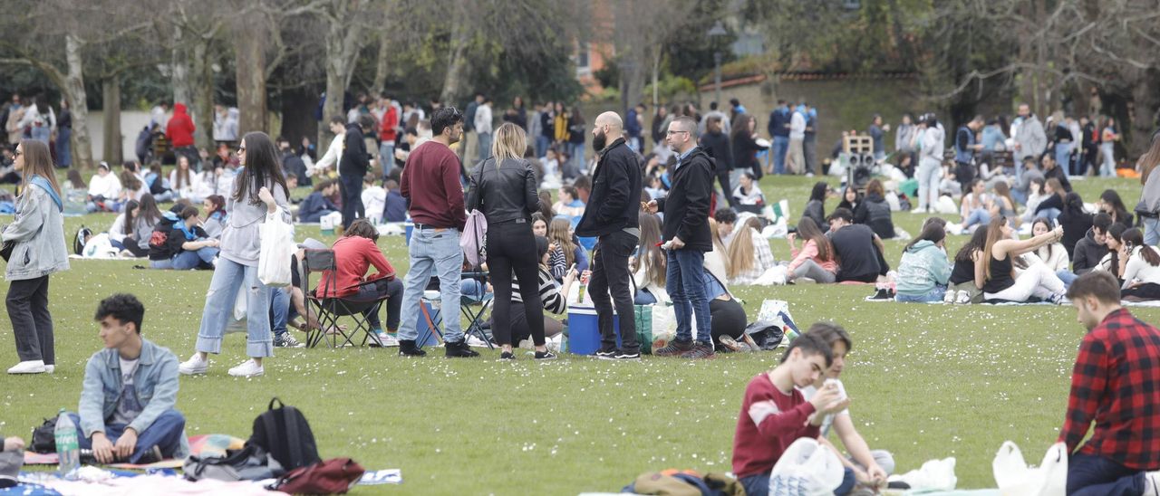 Ambiente festivo en el parque Fererra.