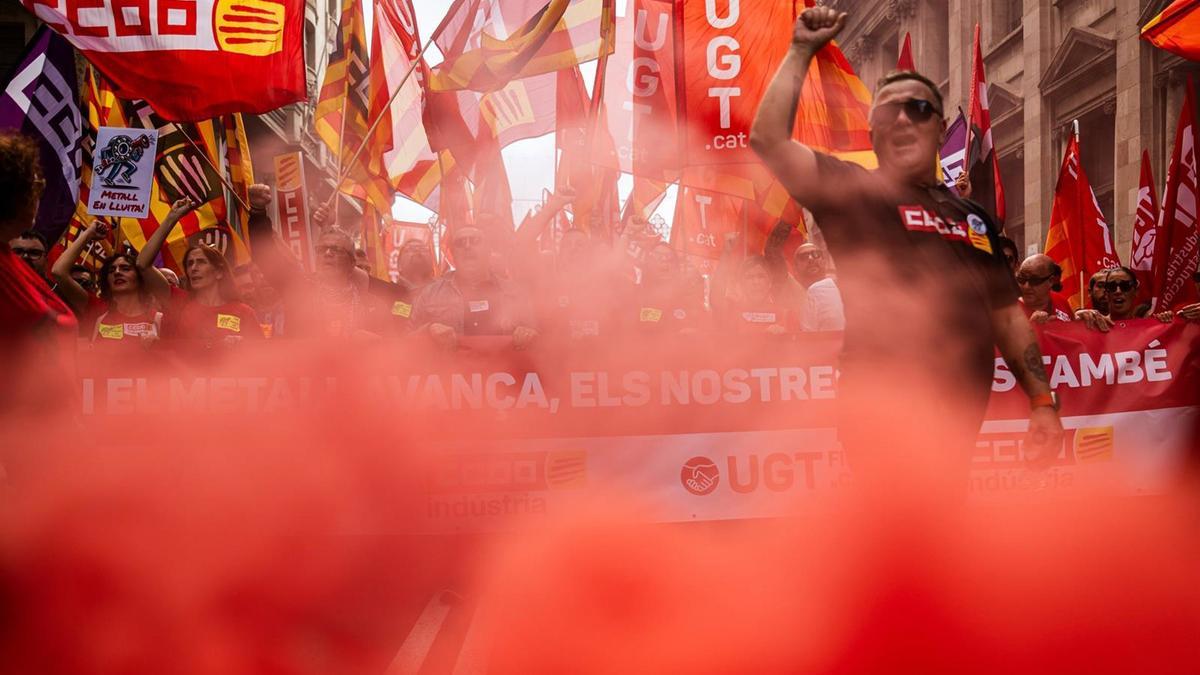 Miles de personas durante una manifestación del sector del metal.