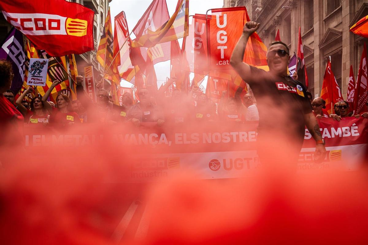 Miles de personas durante una manifestación del sector del metal.