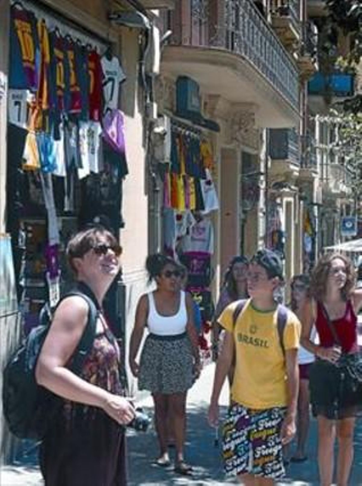 Establiments oberts al carrer de Marina, diumenge passat. Establiments oberts al carrer de Marina, diumenge passat.