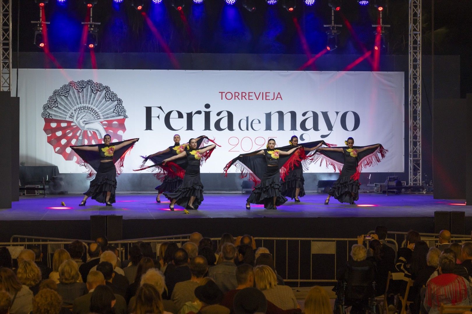 Por sevillanas en la Feria de Mayo de Torrevieja 2025
