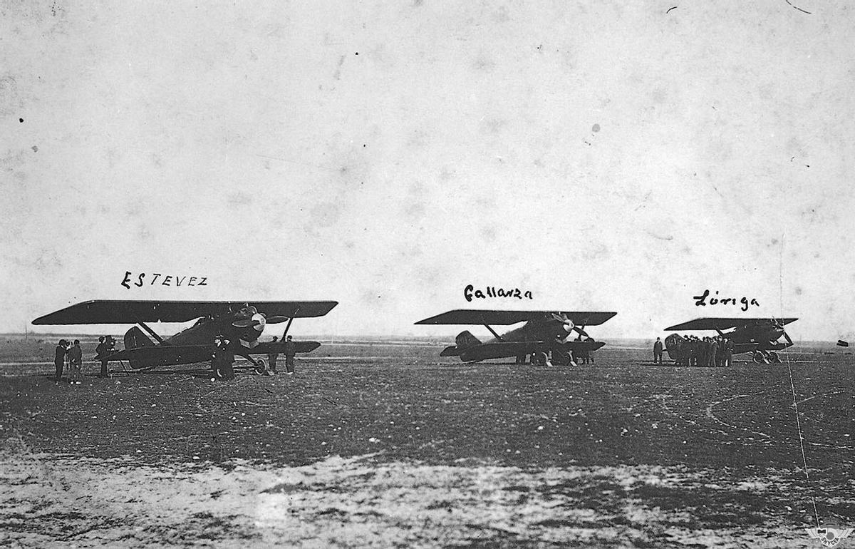 Los tres aviones Breguet XIX, que formaban la Escuadrilla Elcano, en Cuatro Vientos.