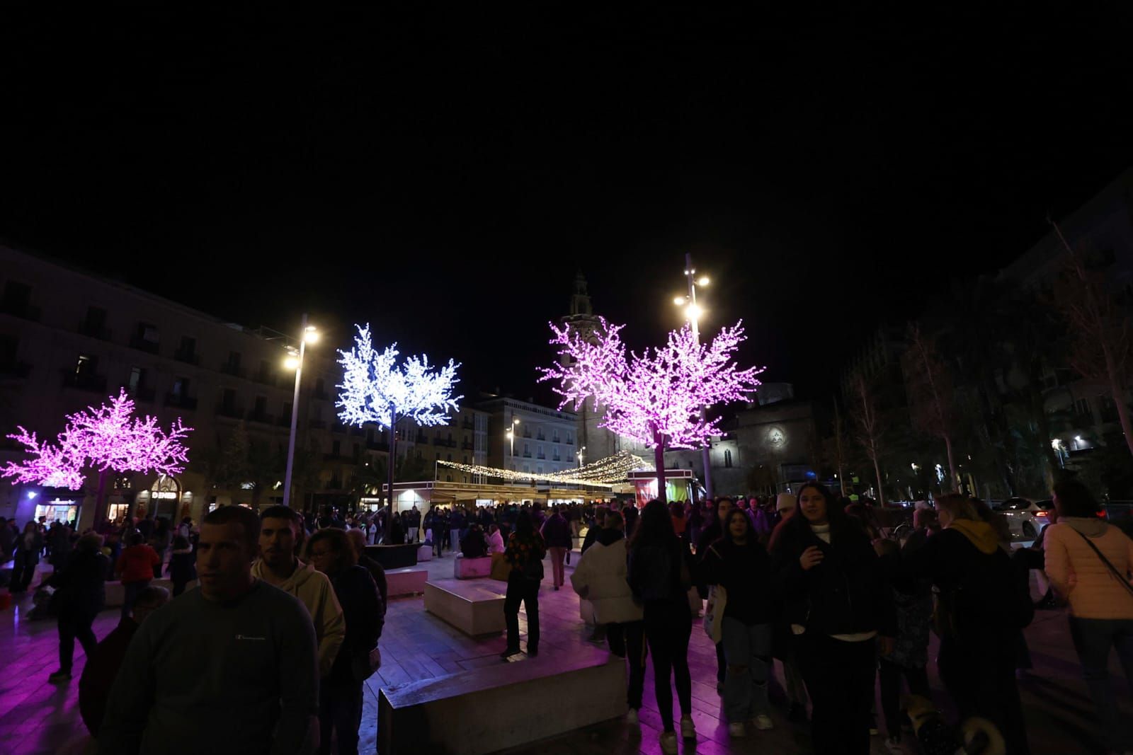 El centro de València, a reventar de gente por la decoración de Navidad