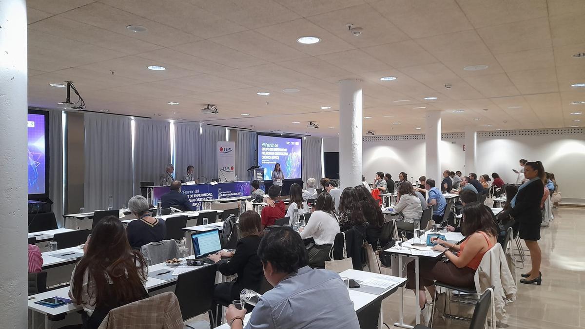 Reunión de trabajo de médicos internistas sobre la EPOC.