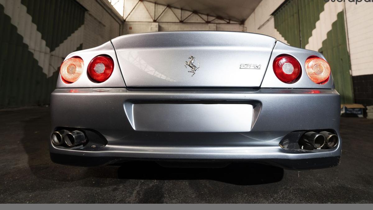 coche gris