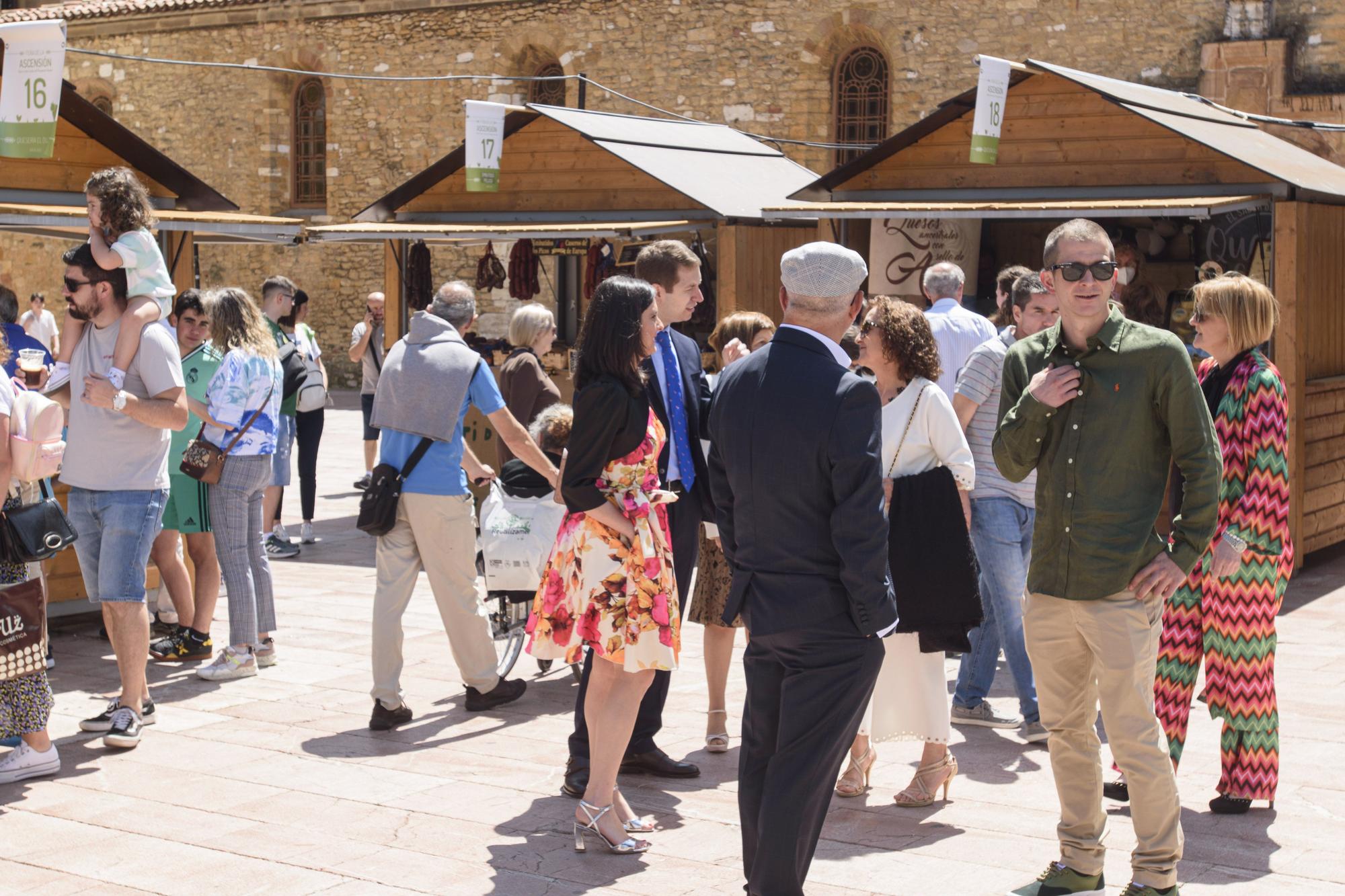 Galería de fotos: buen ambiente y sol en la celebración de la feria de la Ascensión en Oviedo