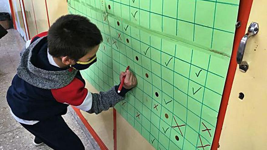 Liga de fútbol-tablas en el CEIP Pintor Sorolla de Elda