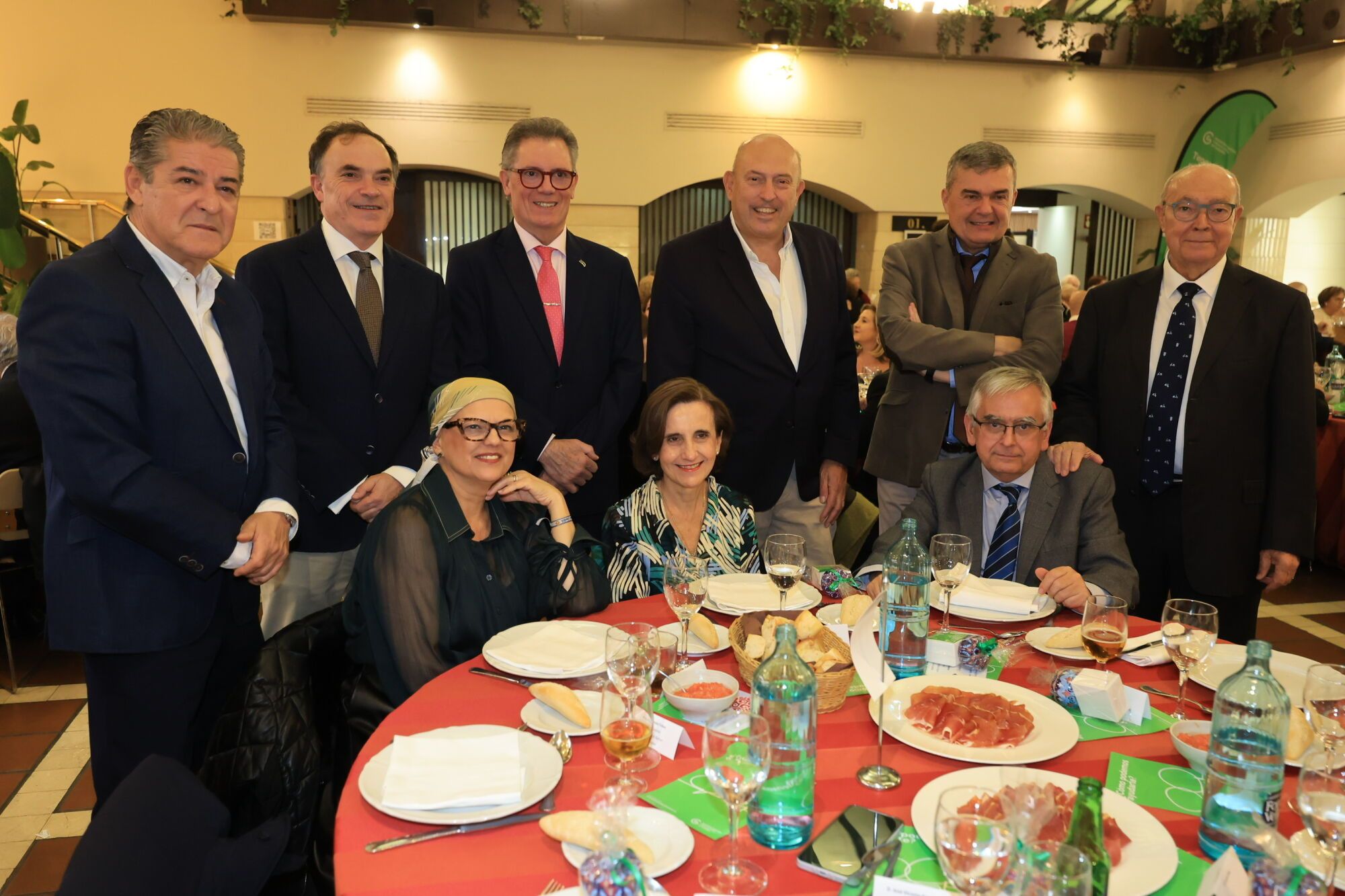 La AECC rinde homenaje al voluntariado en su tradicional cena solidaria