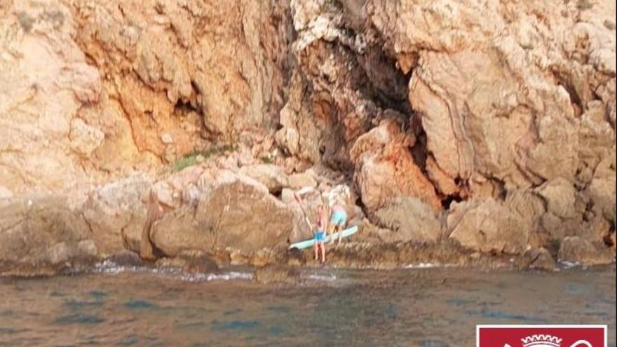 Rescatan a dos personas que practicaban &#039;paddle surf&#039; en Ibiza
