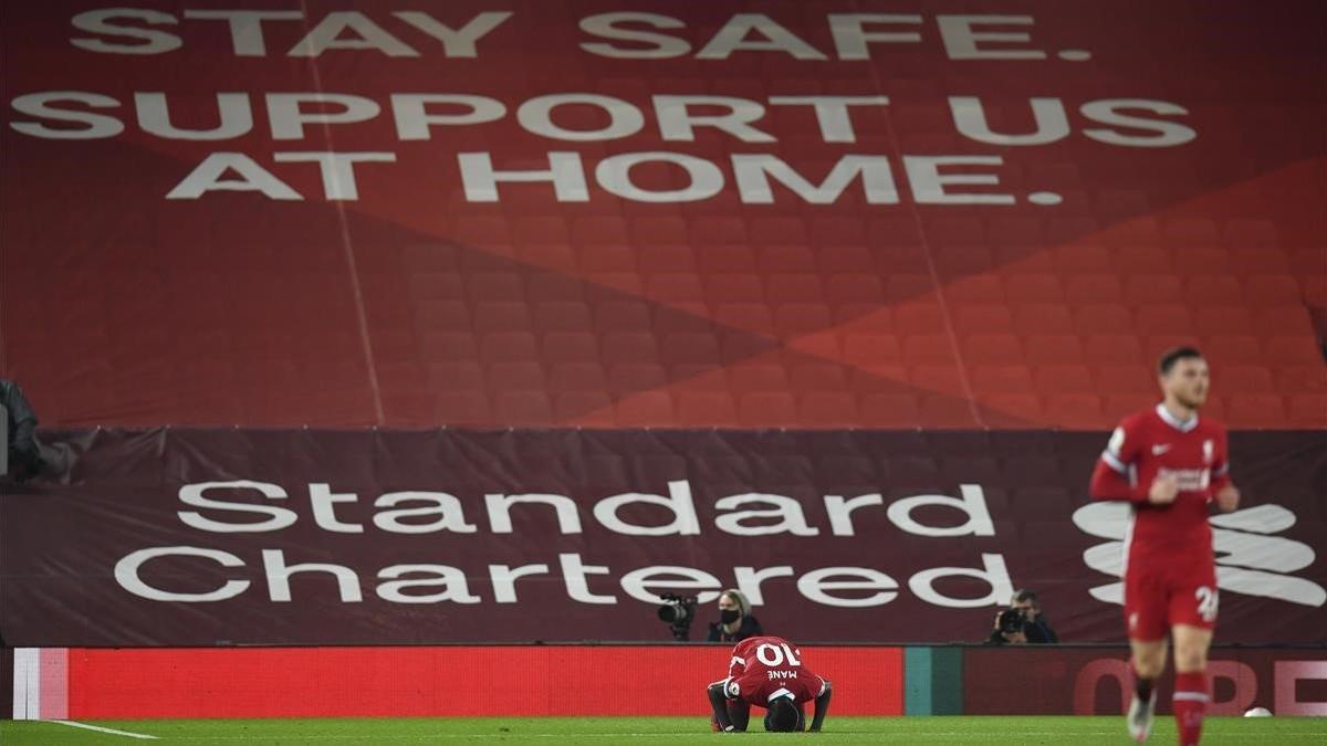 Sadio Mane, en un vacío Anfield.