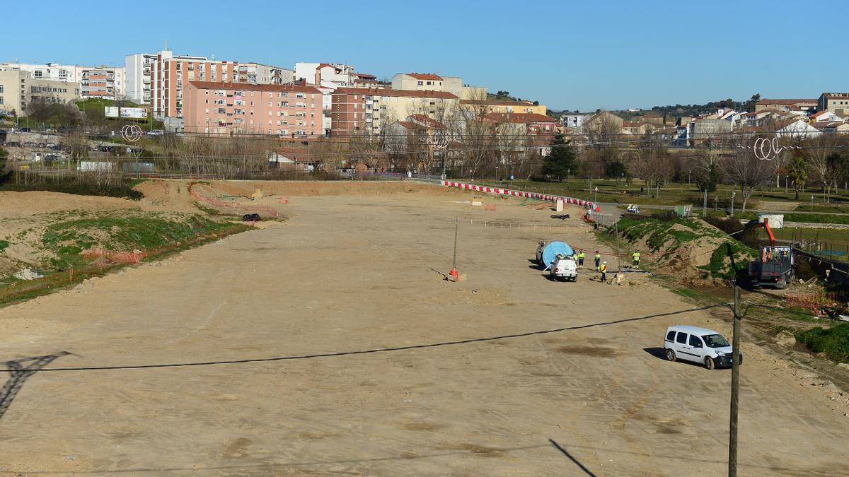 Estado del nuevo vial de la Junta en Plasencia.