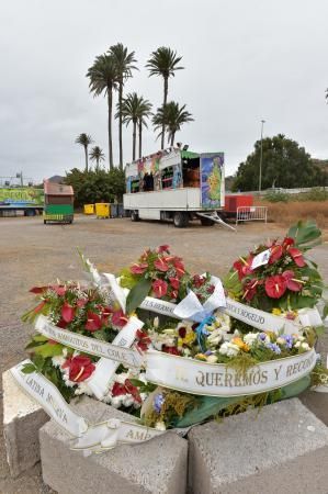 25-06-2019 TELDE. Depositan las coronas por el niño Abimael Cabrera Morillo, que falleció durante las fiestas de San Juan, en el solar de la zona ferial  | 25/06/2019 | Fotógrafo: Andrés Cruz