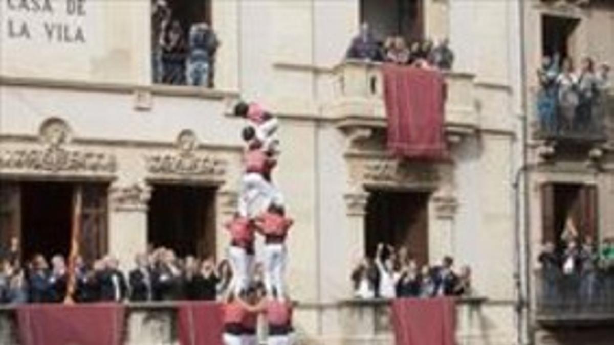 El 'quatre de nou net' de la Vella de Valls, ayer, en la plaza del Blat.