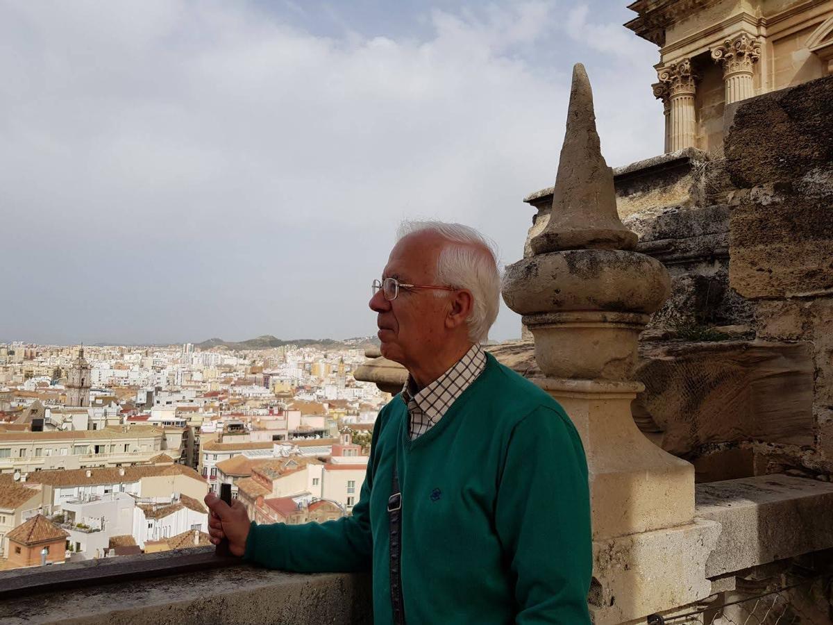 Cirilo Gutiérrez, en la Catedral de Málaga, que conoce al dedillo como guía de Zegrí.