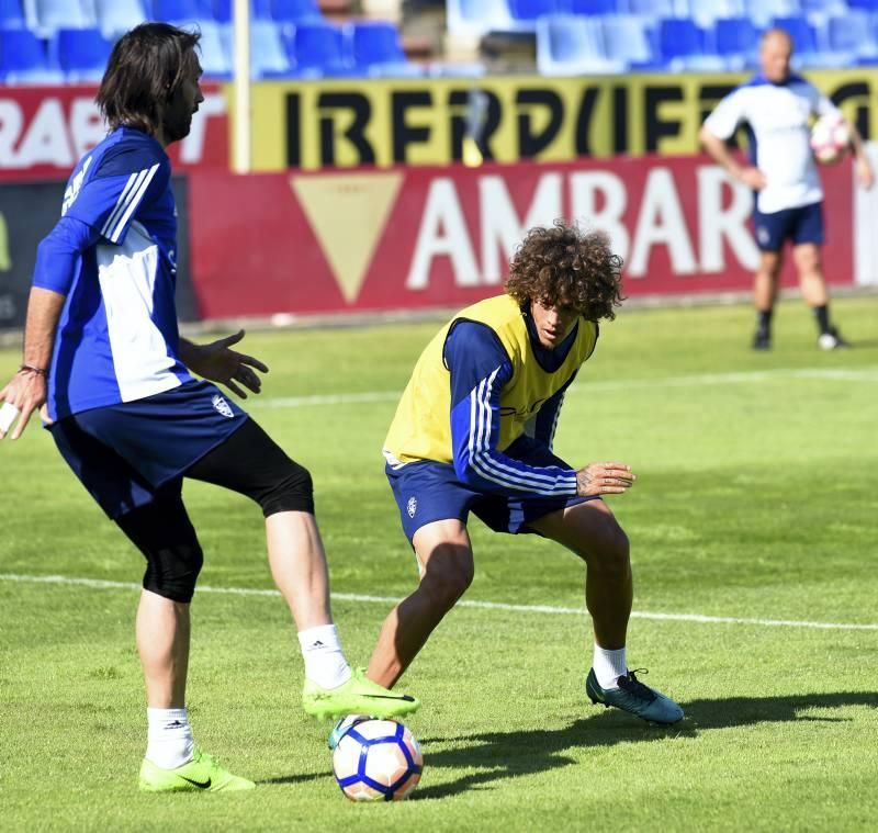 Entrenamiento a puerta abierta del Real Zaragoza en La Romareda