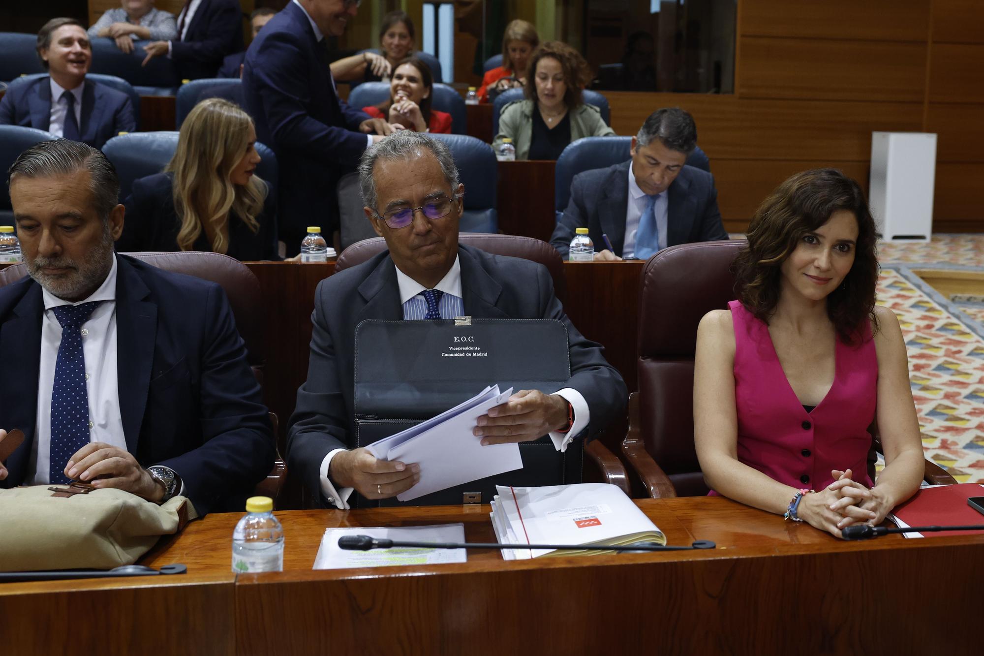 Isabel Díaz Ayuso y Enrique Ossorio en la Asamblea de MAdrid