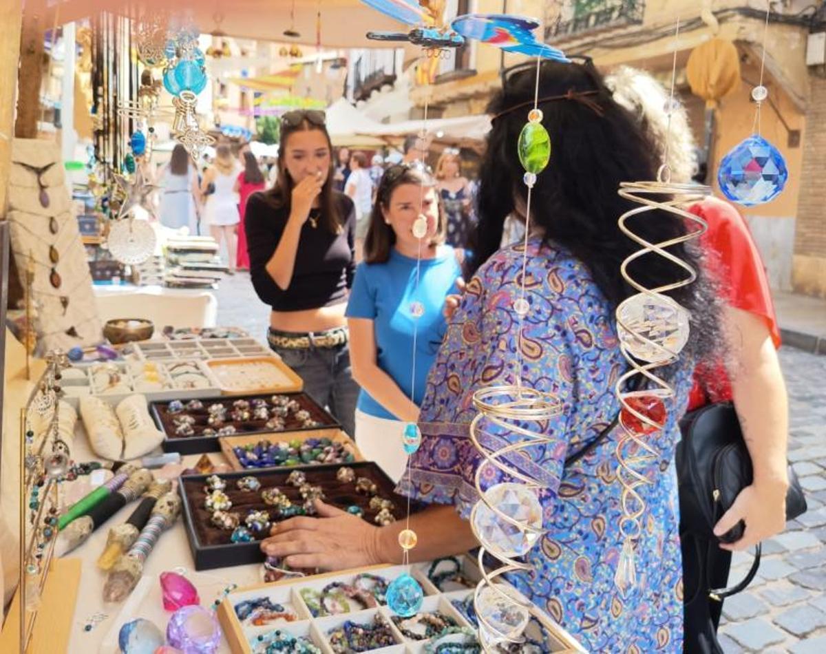Puesto artesanal en el Mercado Medieval en Daroca.