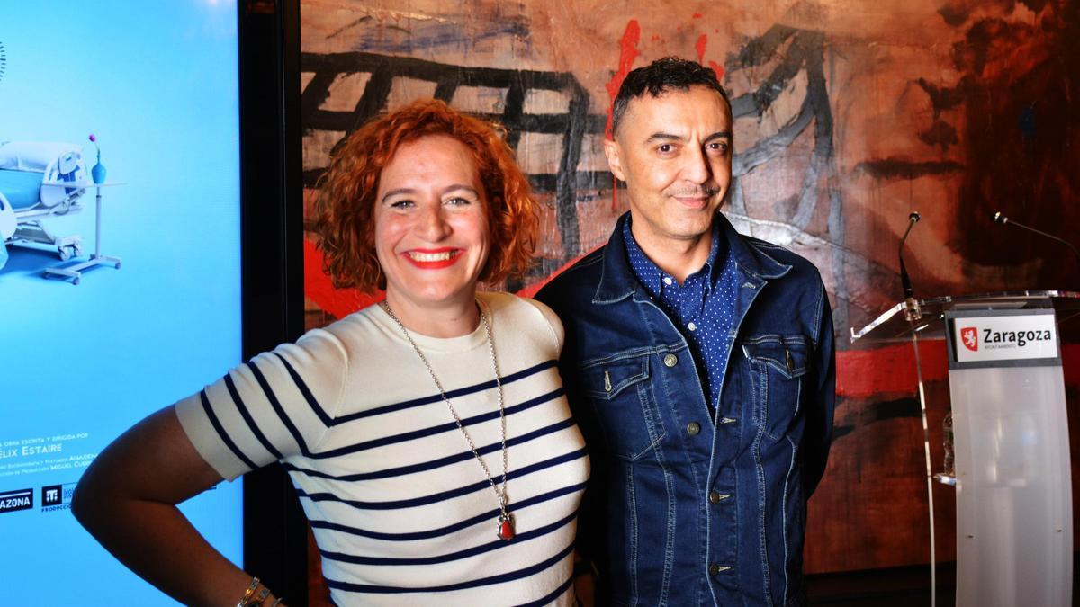 Silvia de Pé y Ángel Ruiz, dos de los actores de ‘El tiempo todo lo cura’, este miércoles en la presentación de la obra.