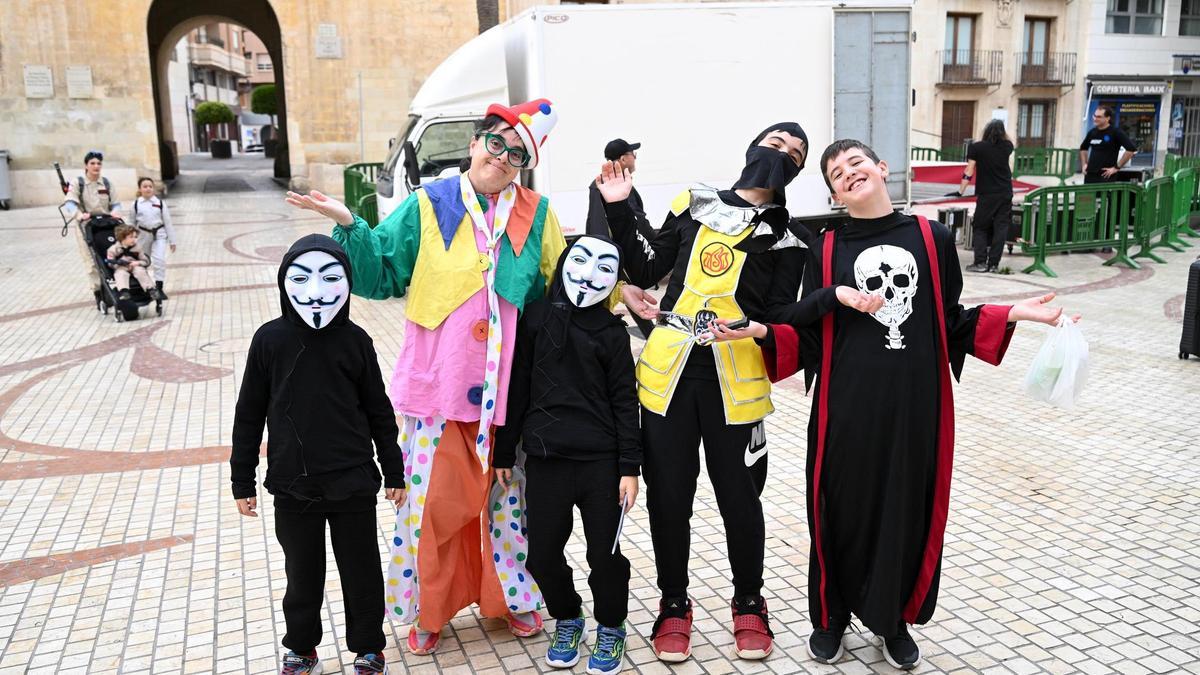 Elche suspende definitivamente el carnaval con la gente ya disfrazada y en la calle