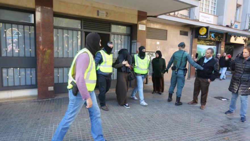 Detenidos en Arbúcies (Gerona) dos hermanos por financiar al Estado Islámico