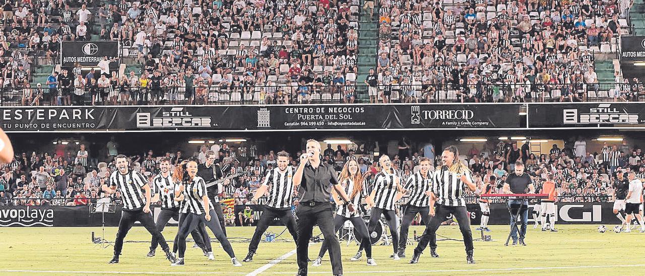 Fútbol y espectáculo se dieron de la mano en el ‘Partit del Centenari’, a primeros de agosto, ante el Valencia.