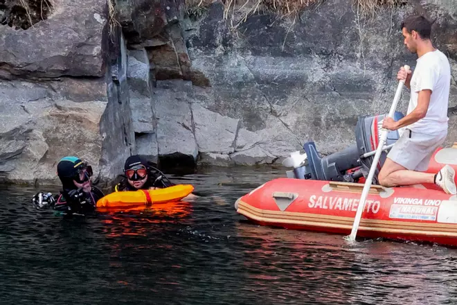 Buzos hallan el cuerpo sin vida de un niño en la laguna de Pedras Miúdas, en Catoira