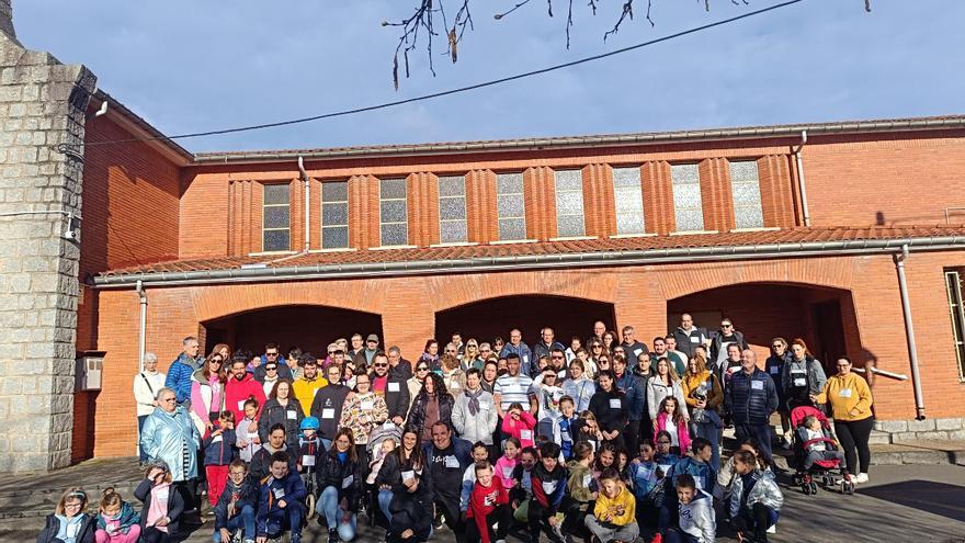 Pasos solidarios en Llanera con la marcha en favor de Cáritas: &quot;Hay que concienciar en la necesidad de atender a los que sufren&quot;