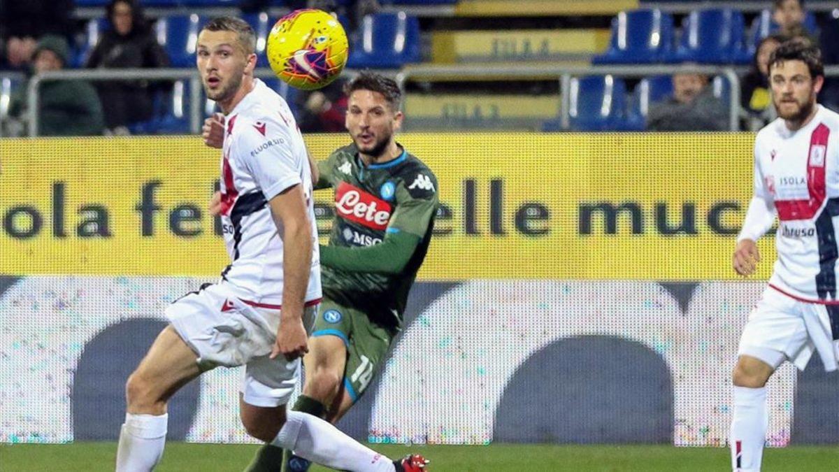 Dries Mertens marcó el gol de la victoria del Nápoles en Cagliari