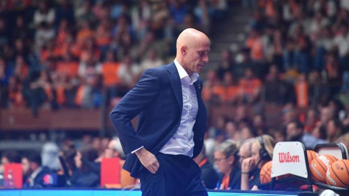 Carles Marco, entrenador del Leyma Coruña: "Si no estamos juntos en el mismo barco, todo será mucho más difícil"