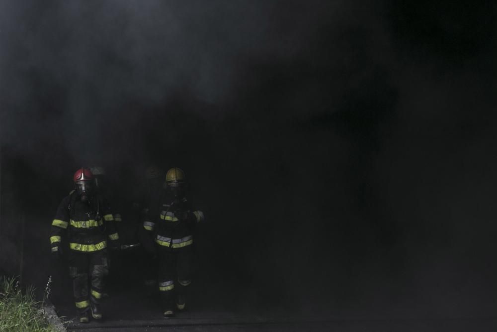 El túnel de San Pedro, en Anes, acoge pruebas de extinción de incendios