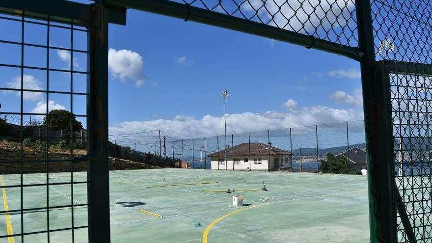 Pistas de un colegio de Redondela. // FdV