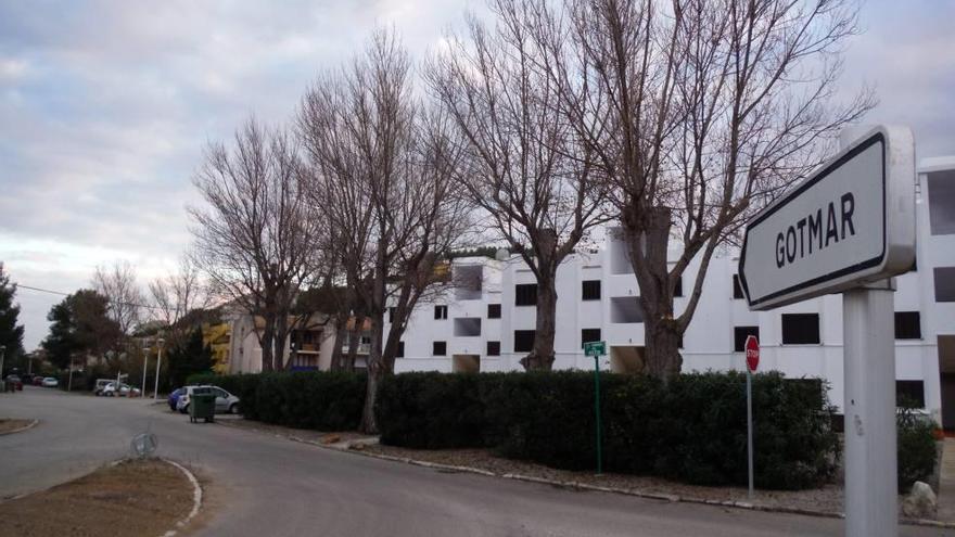 Imagen de la entrada a la urbanización de Gotmar desde la carretera Pollença-Port.