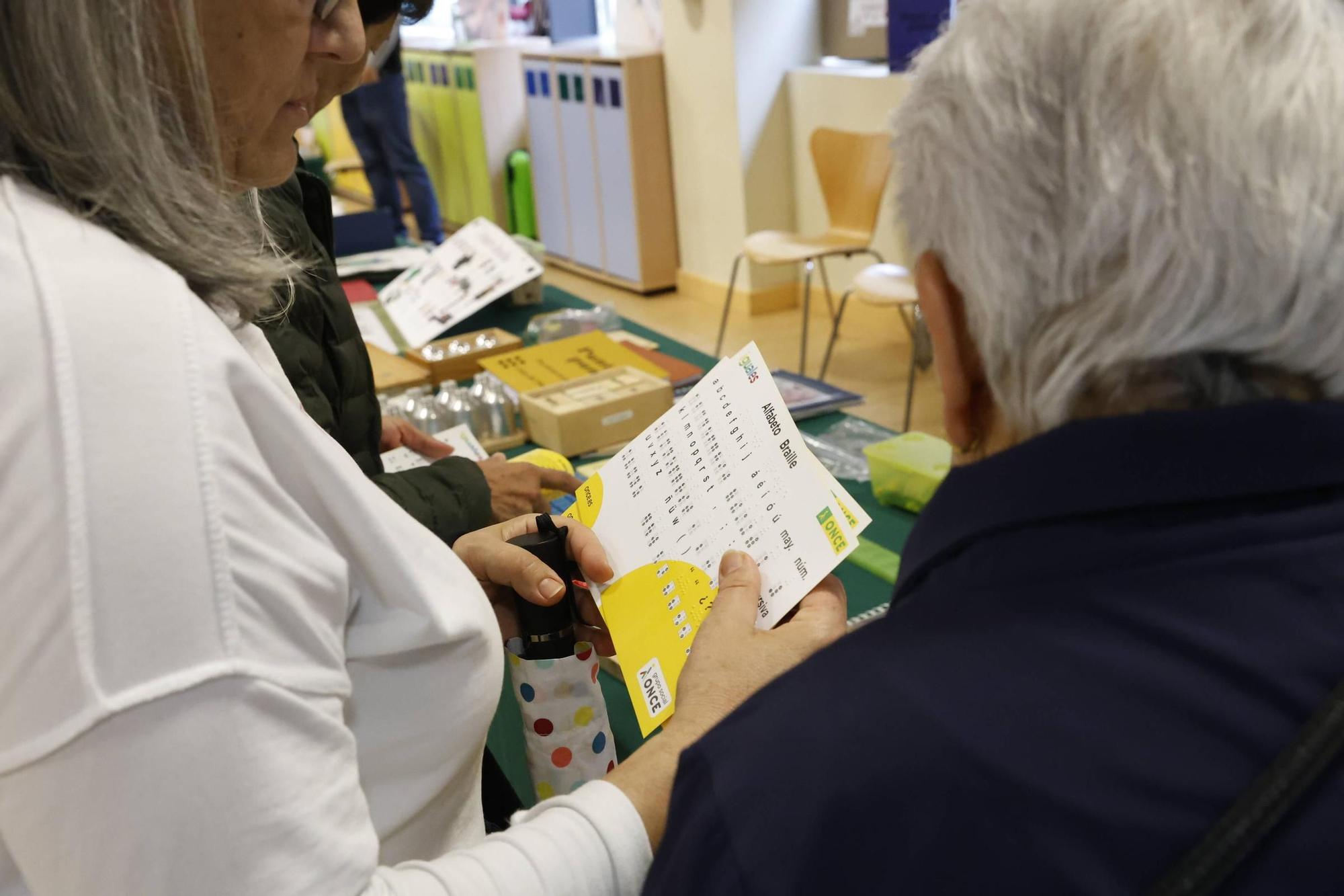 El Grupo Social ONCE sensibiliza y muestra su labor en Gijón (en imágenes)